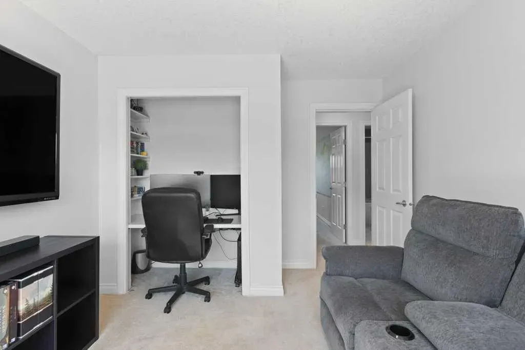 83 Cedarwood Lane SW