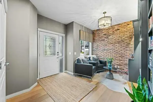 23 Cranleigh Mews SE