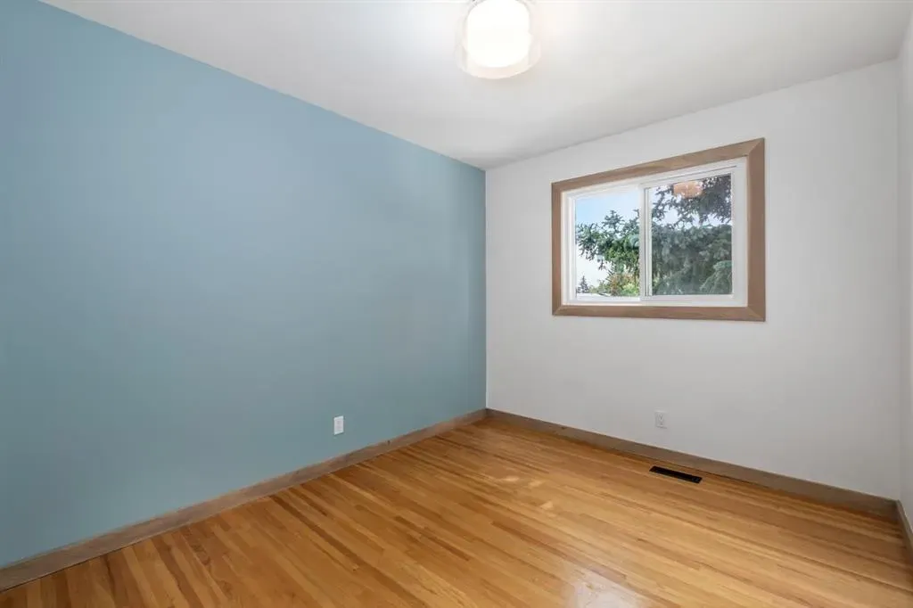 5104 Vallance Crescent NW