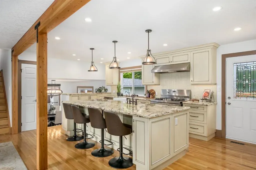 5104 Vallance Crescent NW
