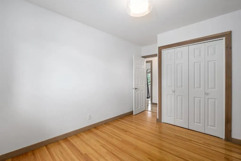 5104 Vallance Crescent NW