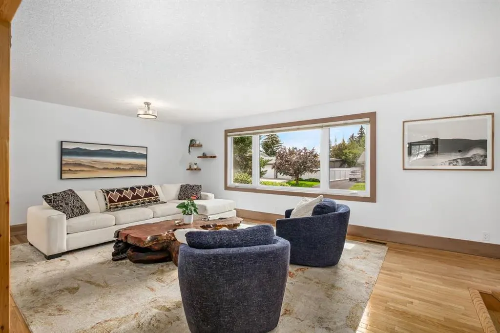 5104 Vallance Crescent NW