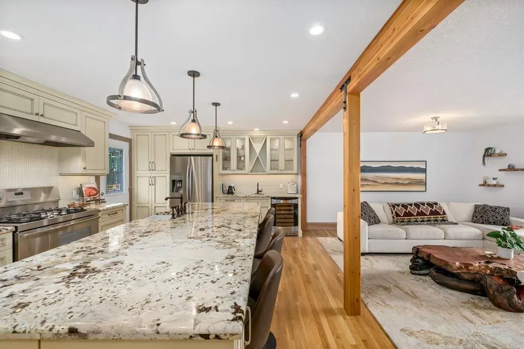 5104 Vallance Crescent NW