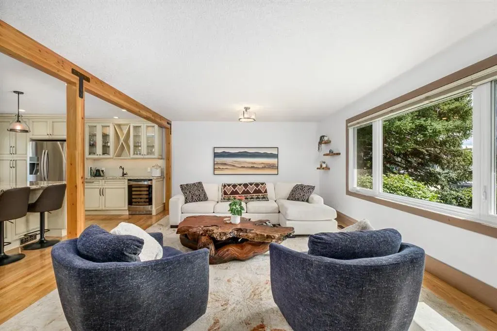 5104 Vallance Crescent NW