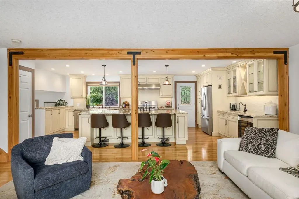 5104 Vallance Crescent NW