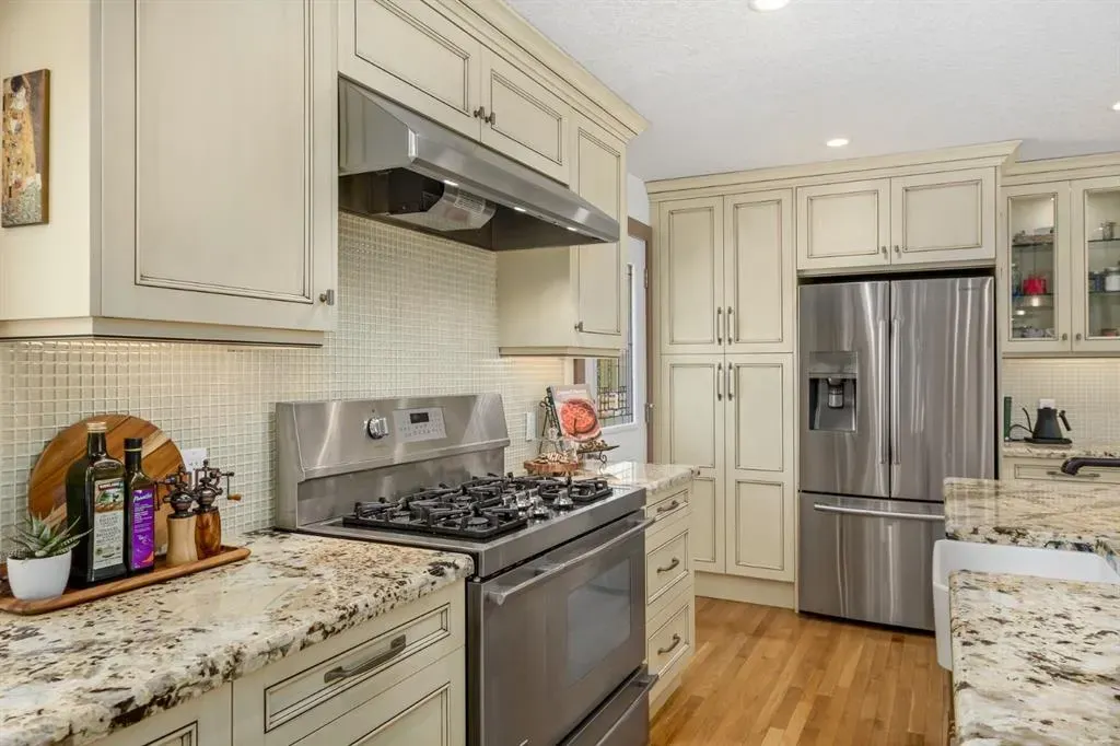 5104 Vallance Crescent NW