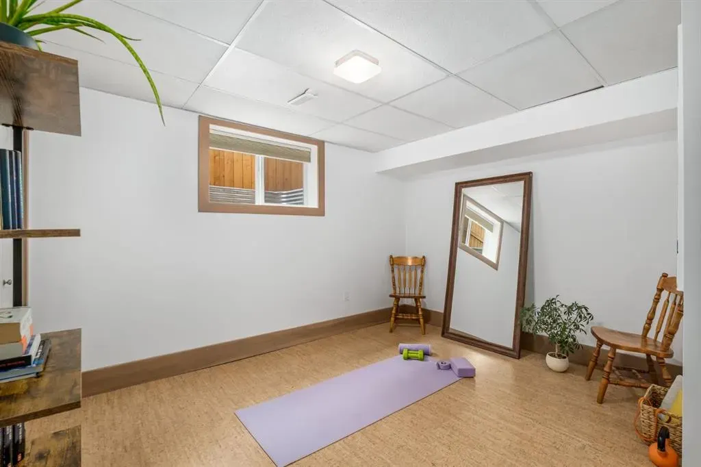 5104 Vallance Crescent NW