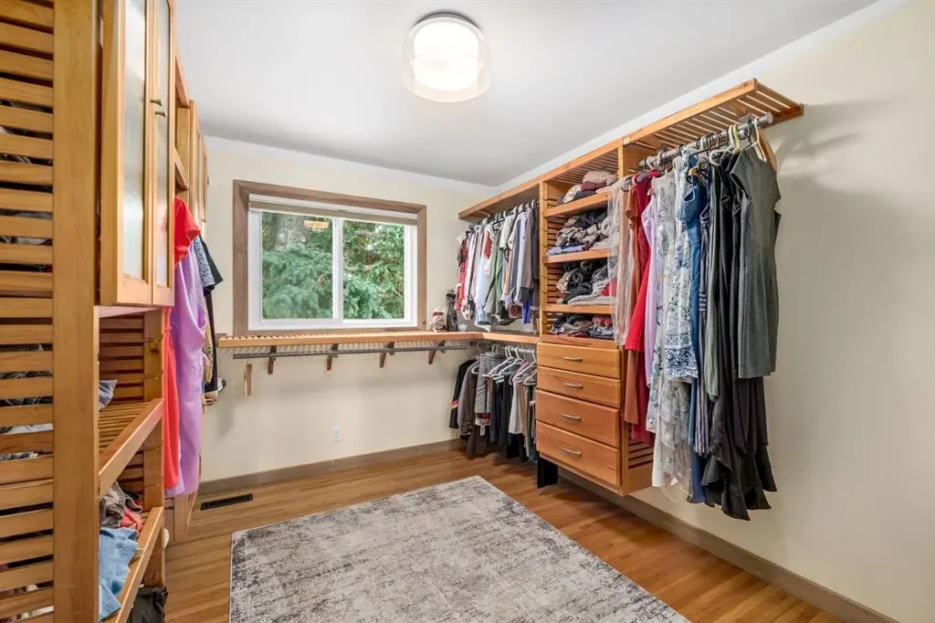 5104 Vallance Crescent NW