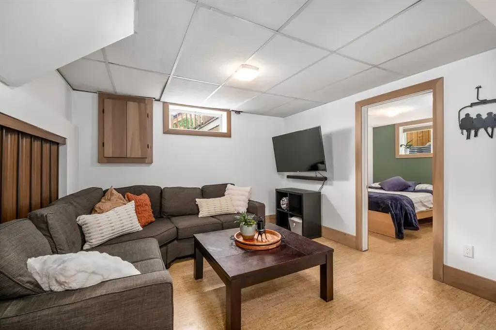 5104 Vallance Crescent NW