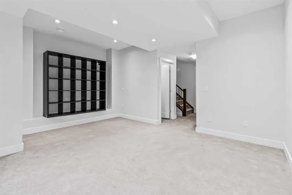 1402 29 Street SW