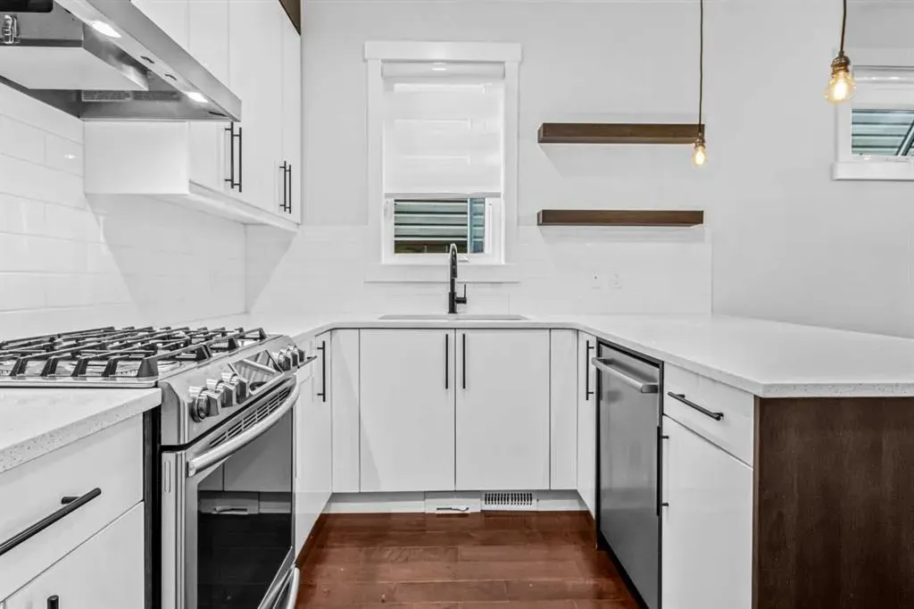 1402 29 Street SW