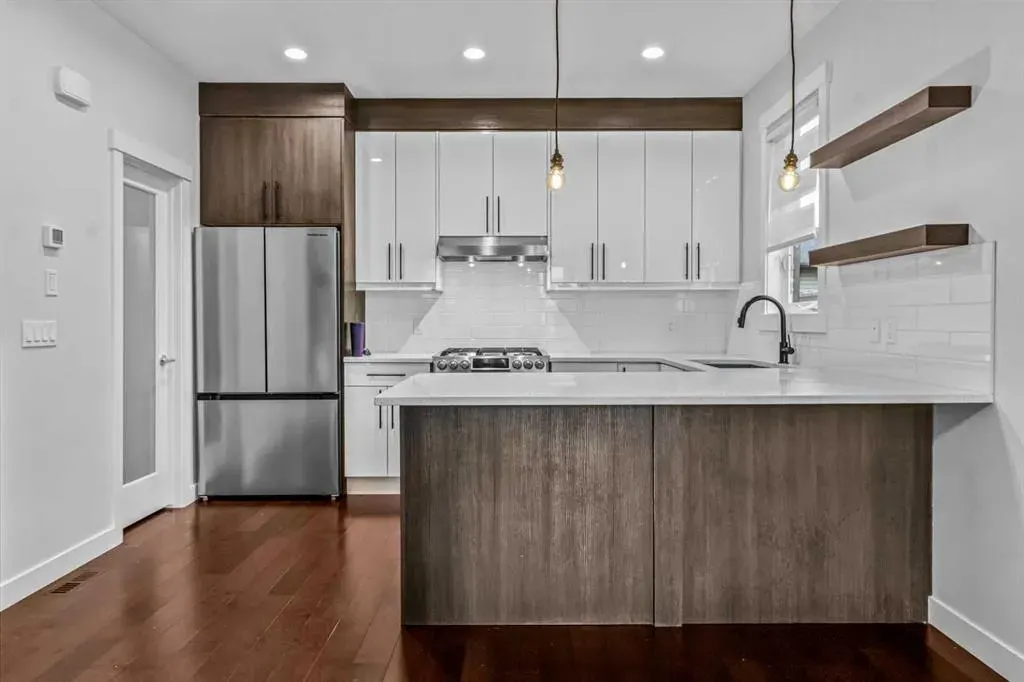 1402 29 Street SW