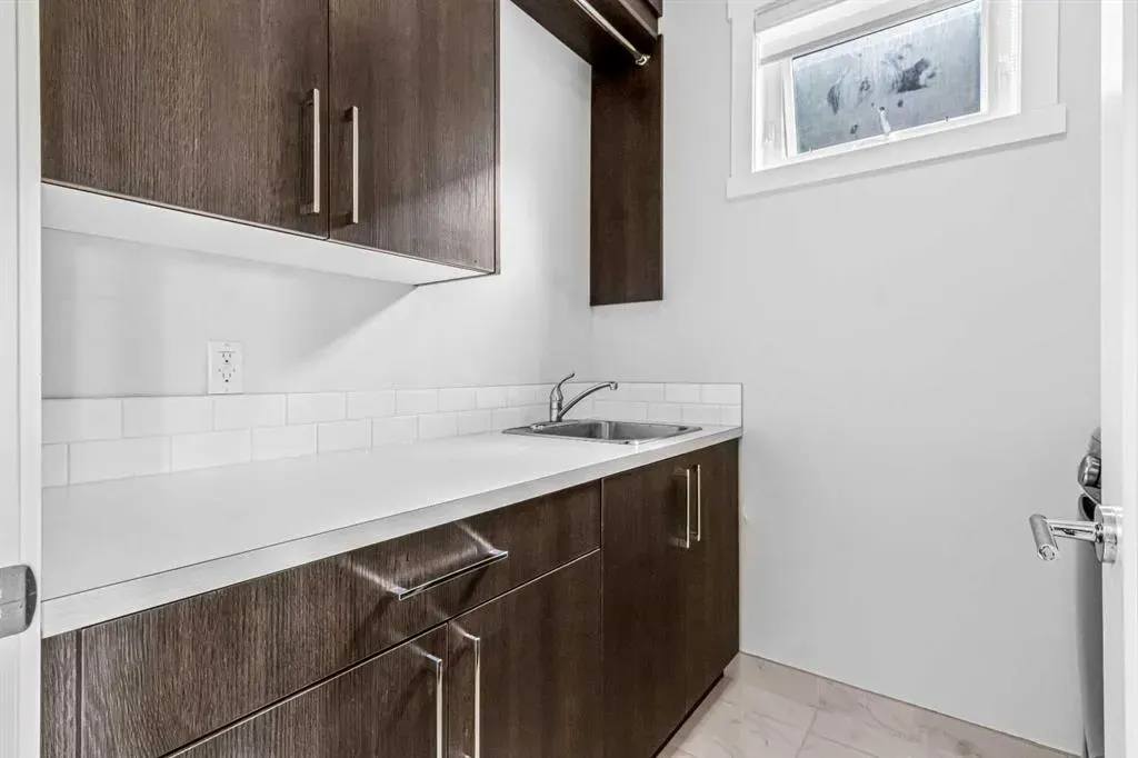 1402 29 Street SW