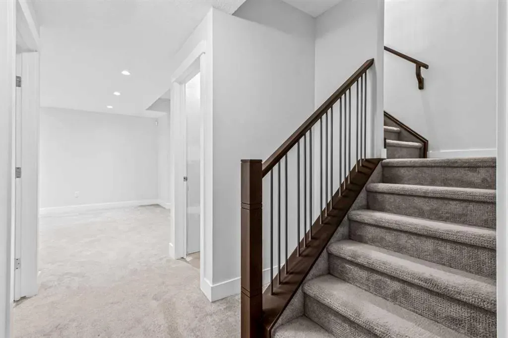 1402 29 Street SW