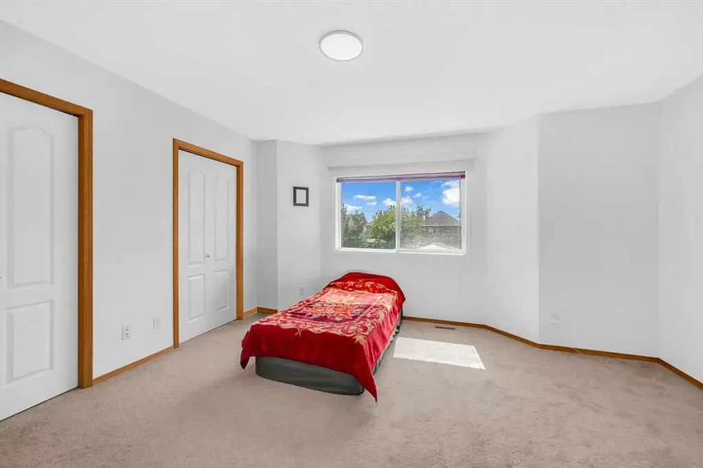 148 Tarington Park NE