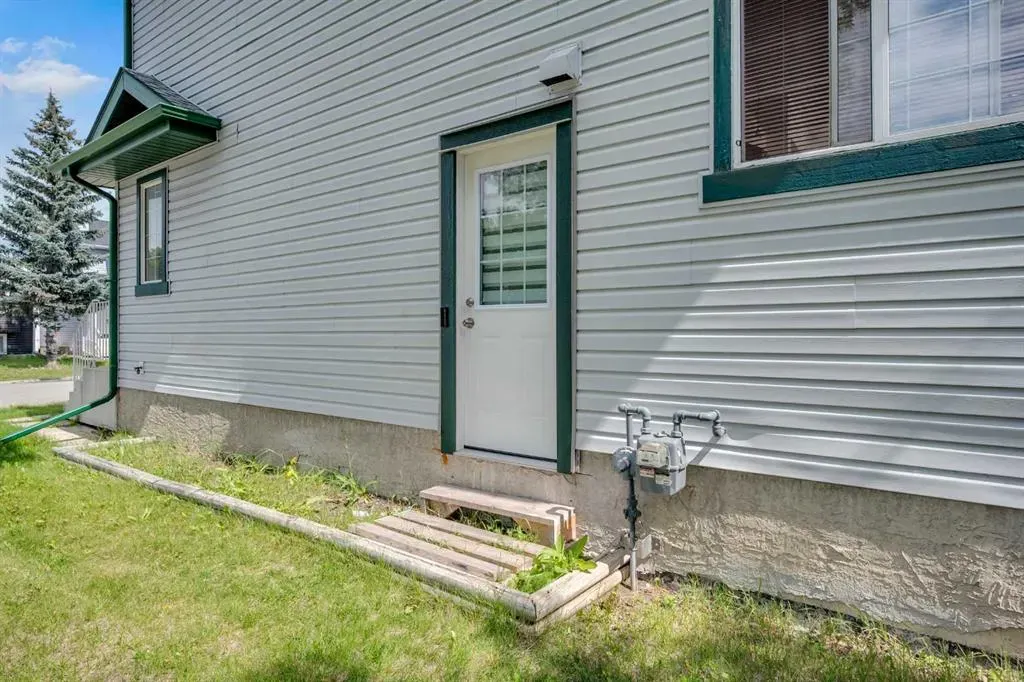 148 Tarington Park NE