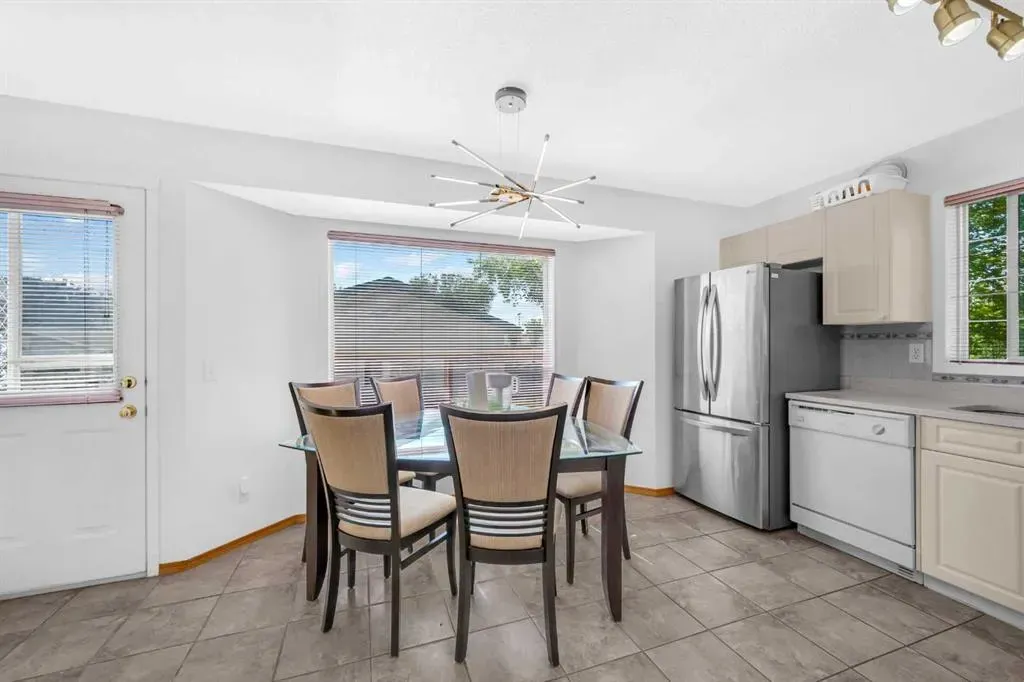 148 Tarington Park NE