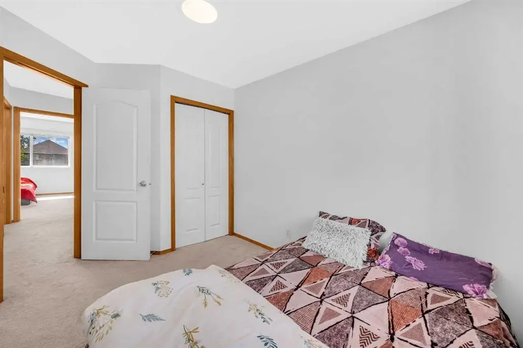 148 Tarington Park NE