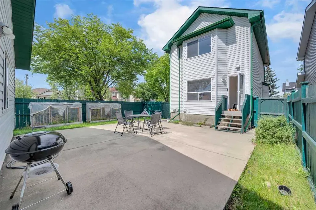 148 Tarington Park NE