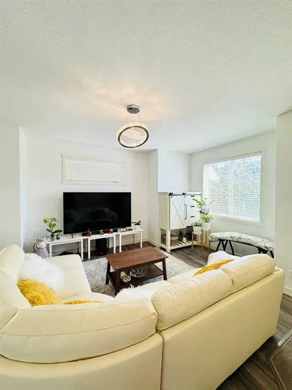 641 Evanston Manor NW
