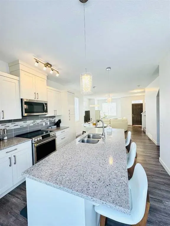 641 Evanston Manor NW