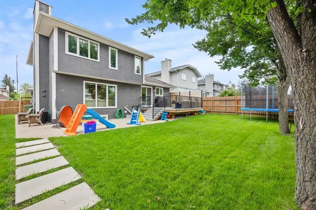 8285 Edgebrook Drive NW