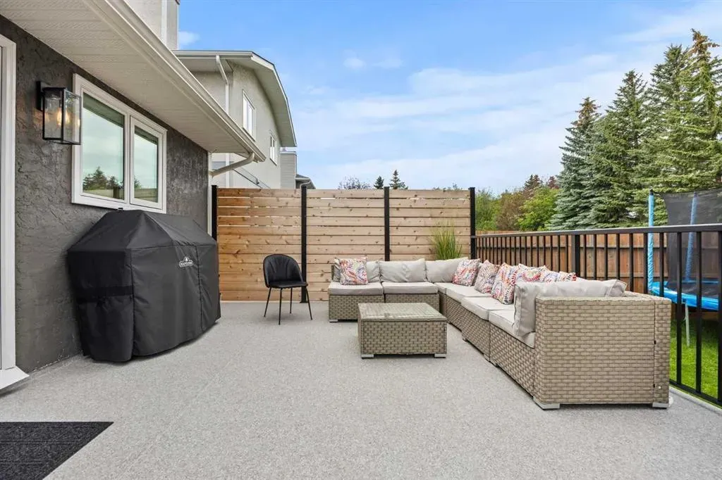 8285 Edgebrook Drive NW