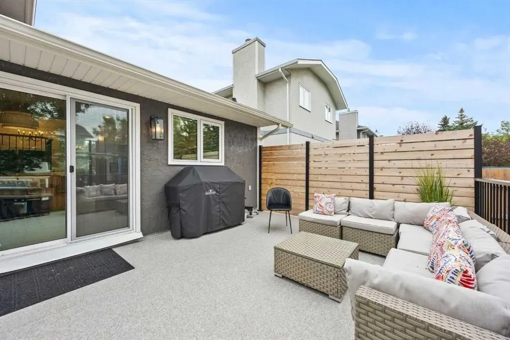 8285 Edgebrook Drive NW