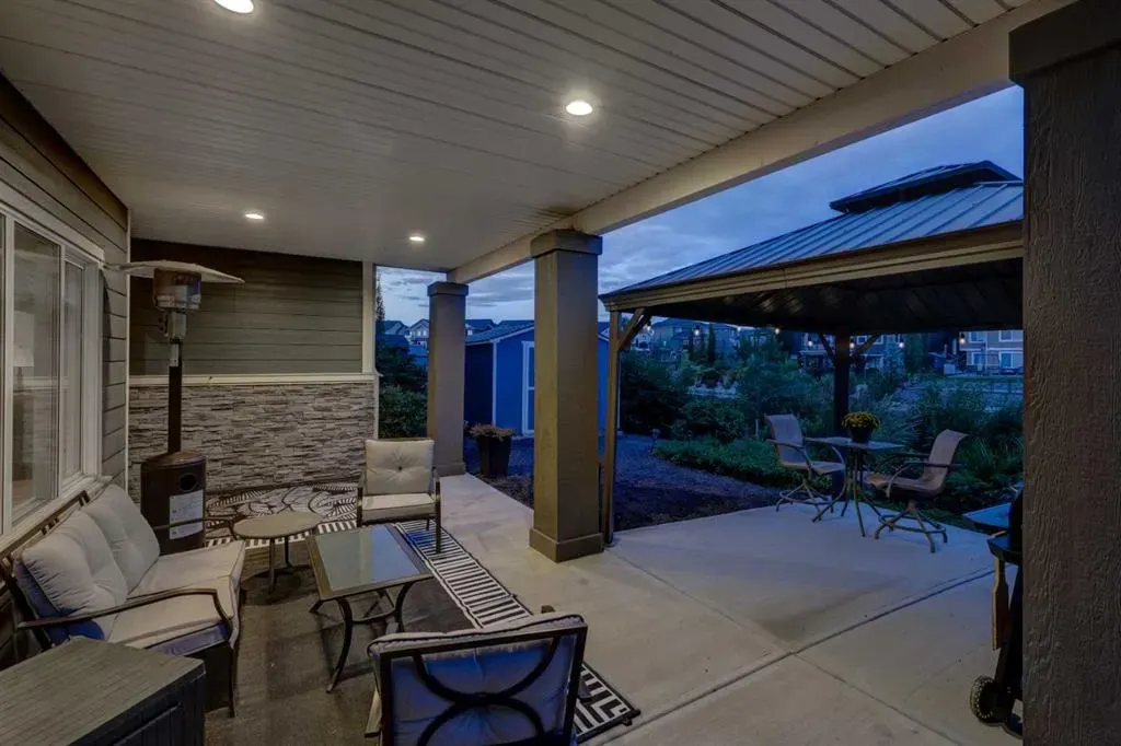 381 Bayside Crescent