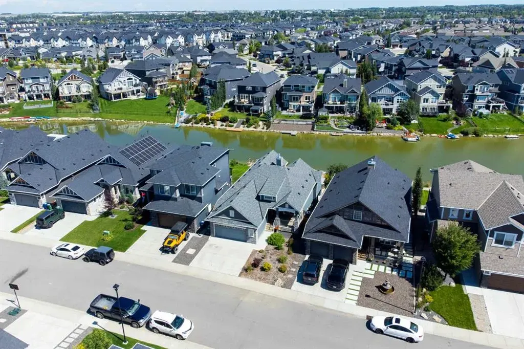 381 Bayside Crescent