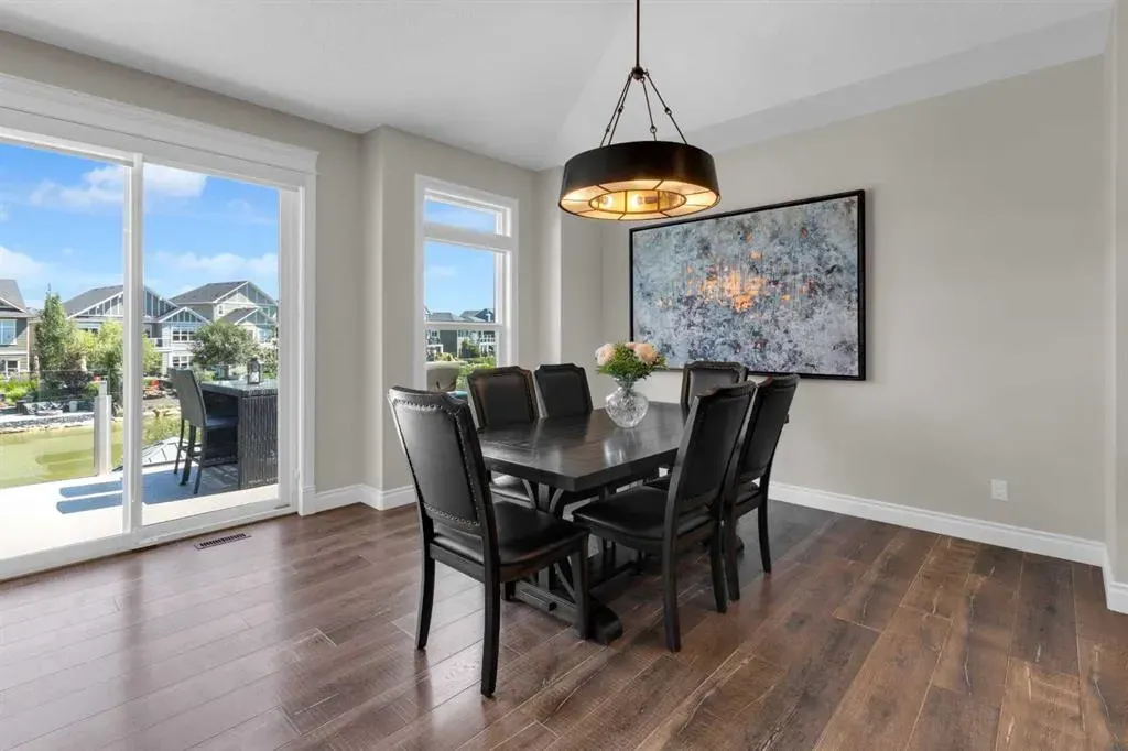 381 Bayside Crescent