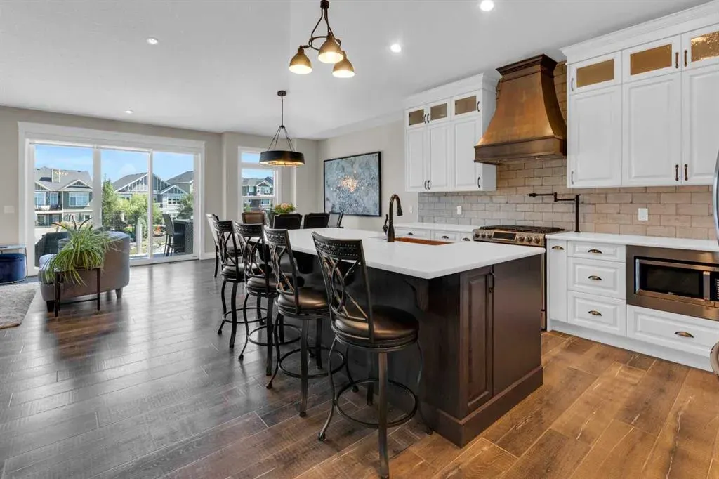 381 Bayside Crescent