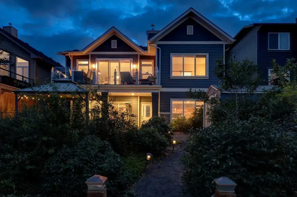 381 Bayside Crescent