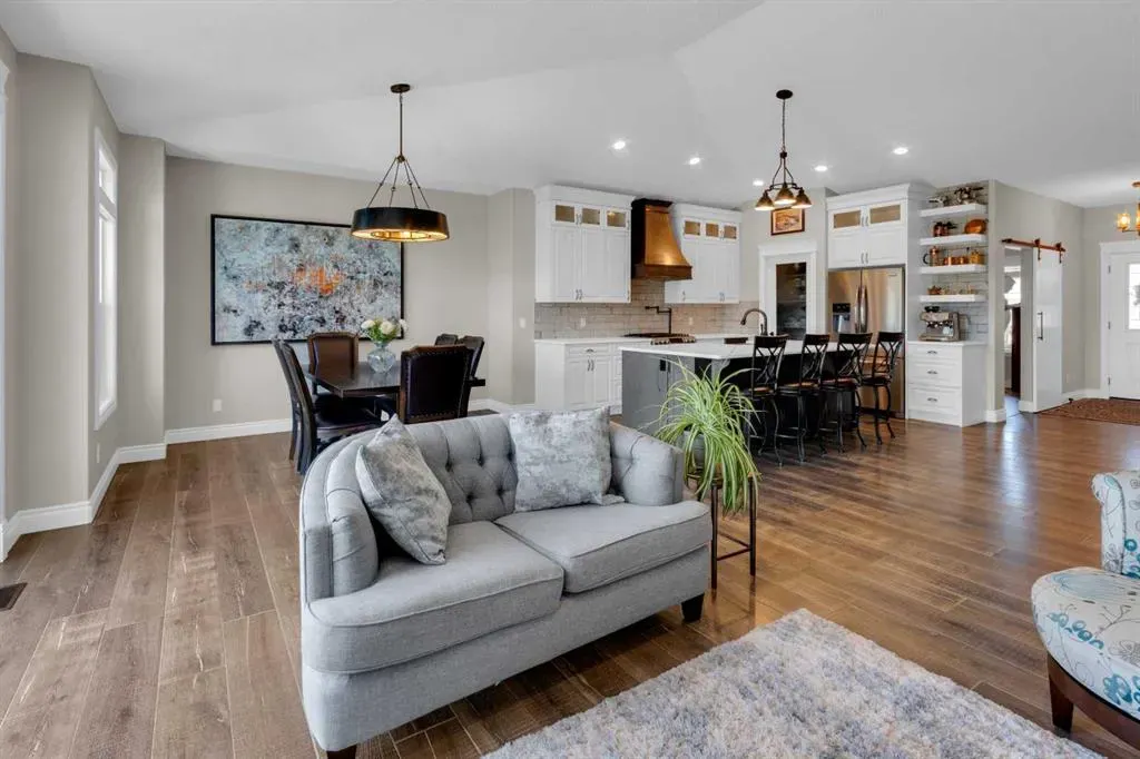 381 Bayside Crescent