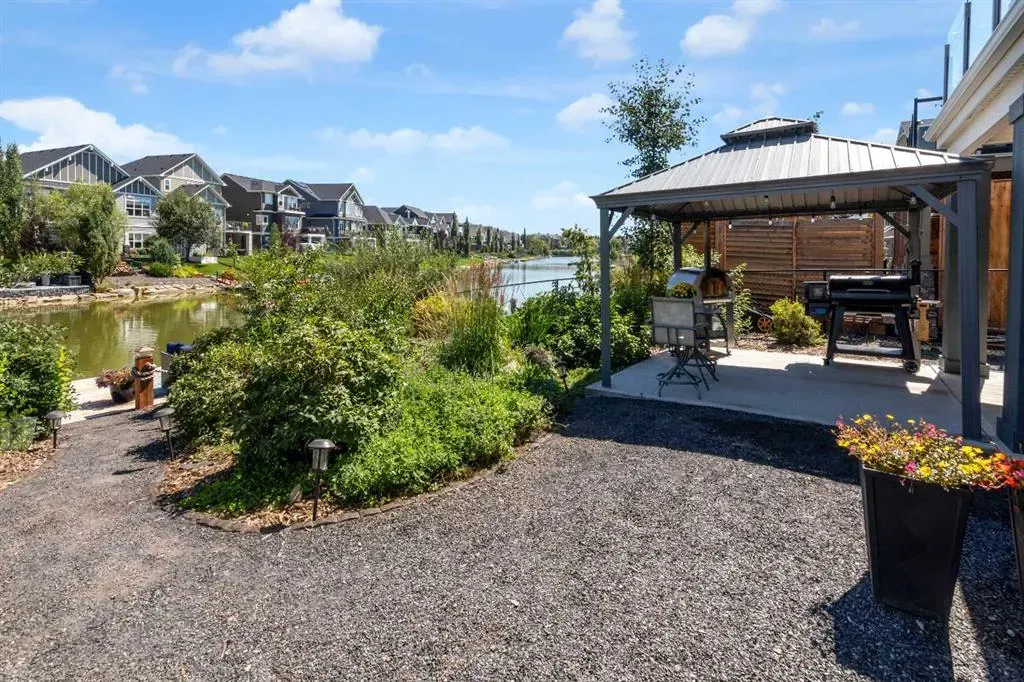 381 Bayside Crescent