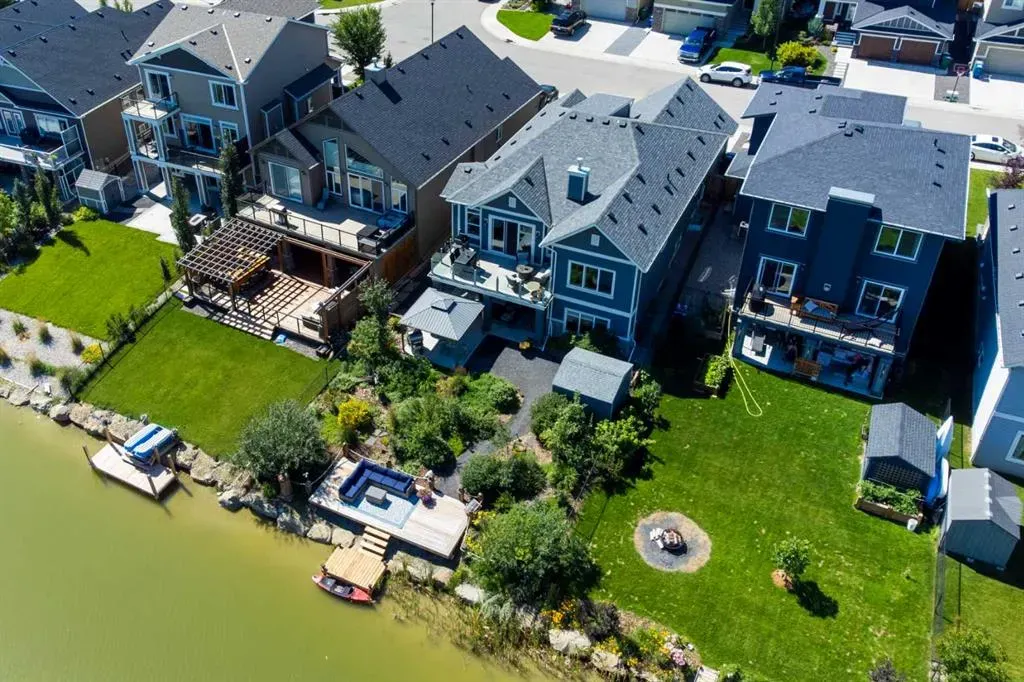 381 Bayside Crescent