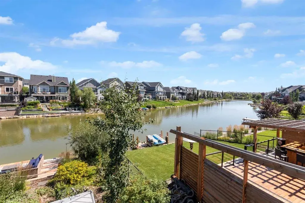 381 Bayside Crescent
