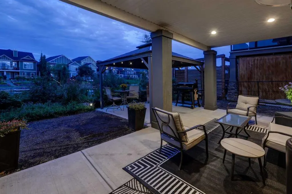 381 Bayside Crescent