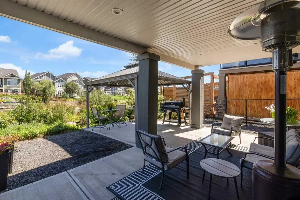 381 Bayside Crescent