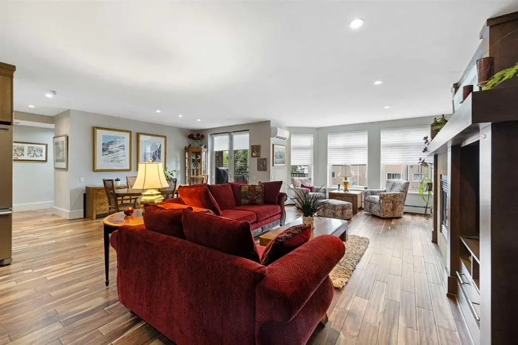 1407 Kensington Close NW, #204