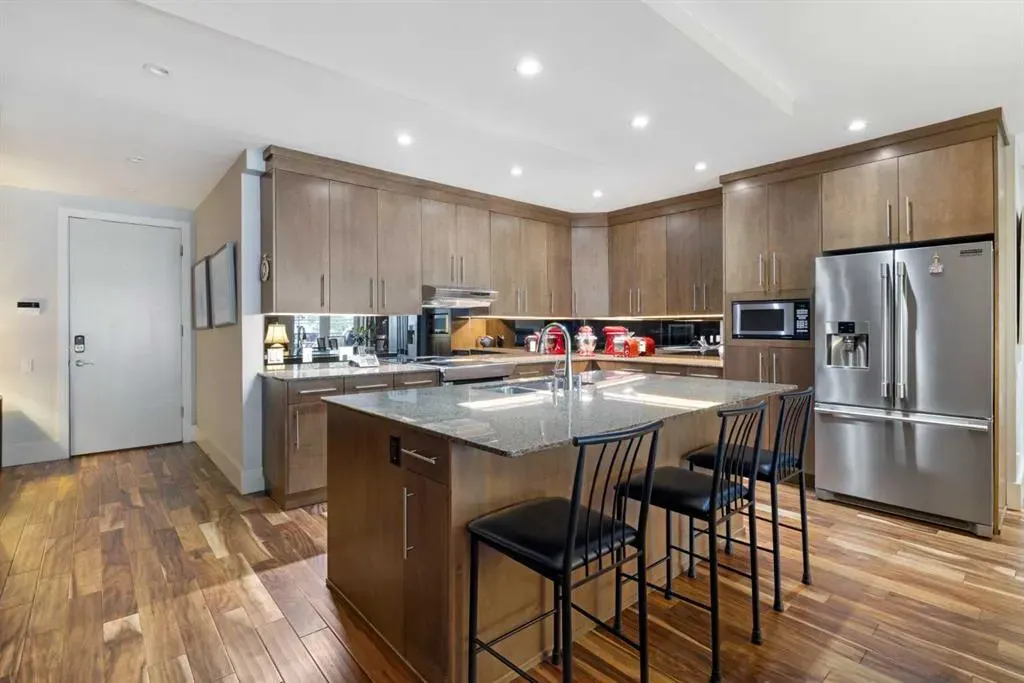 1407 Kensington Close NW, #204