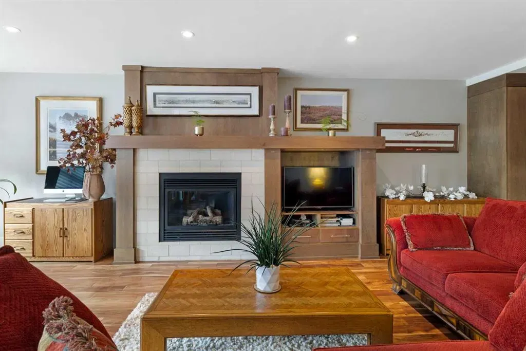 1407 Kensington Close NW, #204