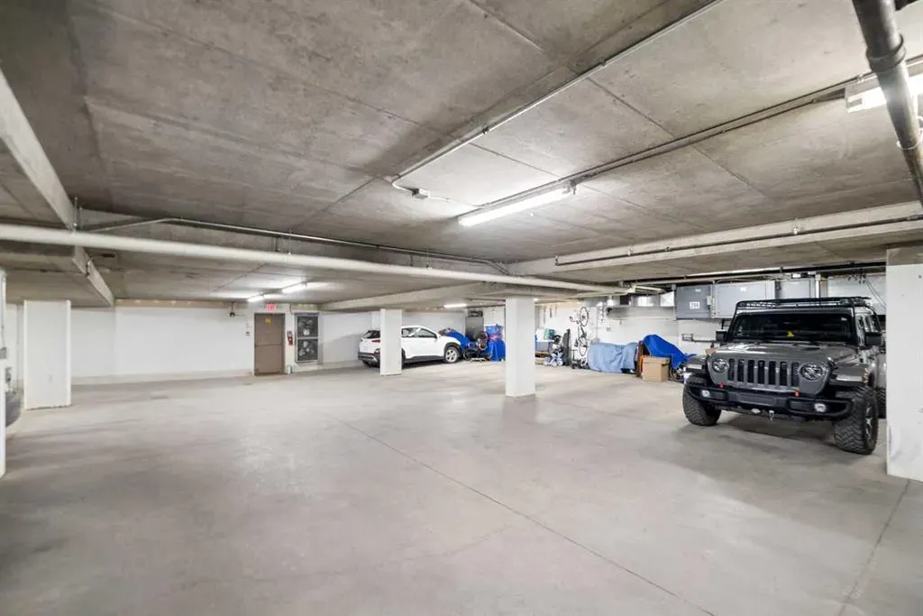 1407 Kensington Close NW, #204