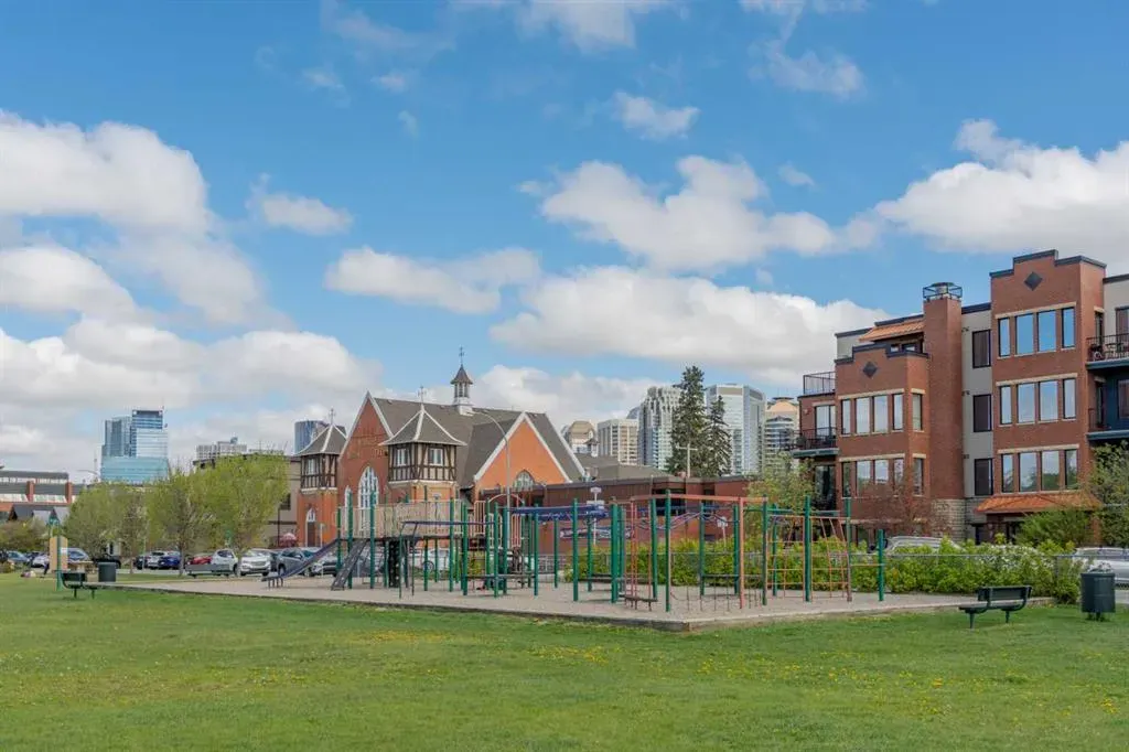 1407 Kensington Close NW, #204