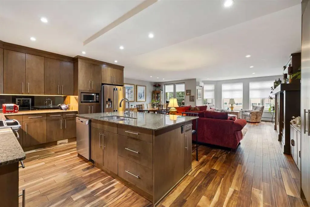1407 Kensington Close NW, #204