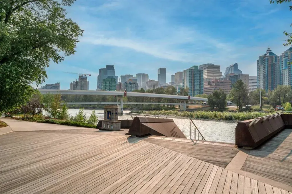 1407 Kensington Close NW, #204