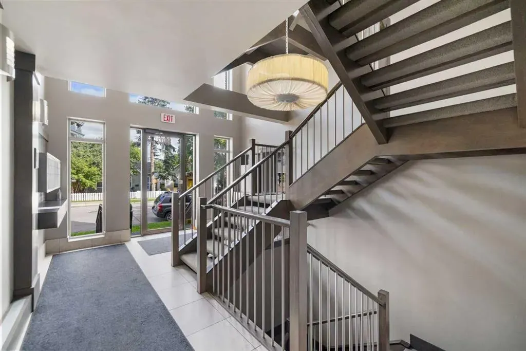 1407 Kensington Close NW, #204