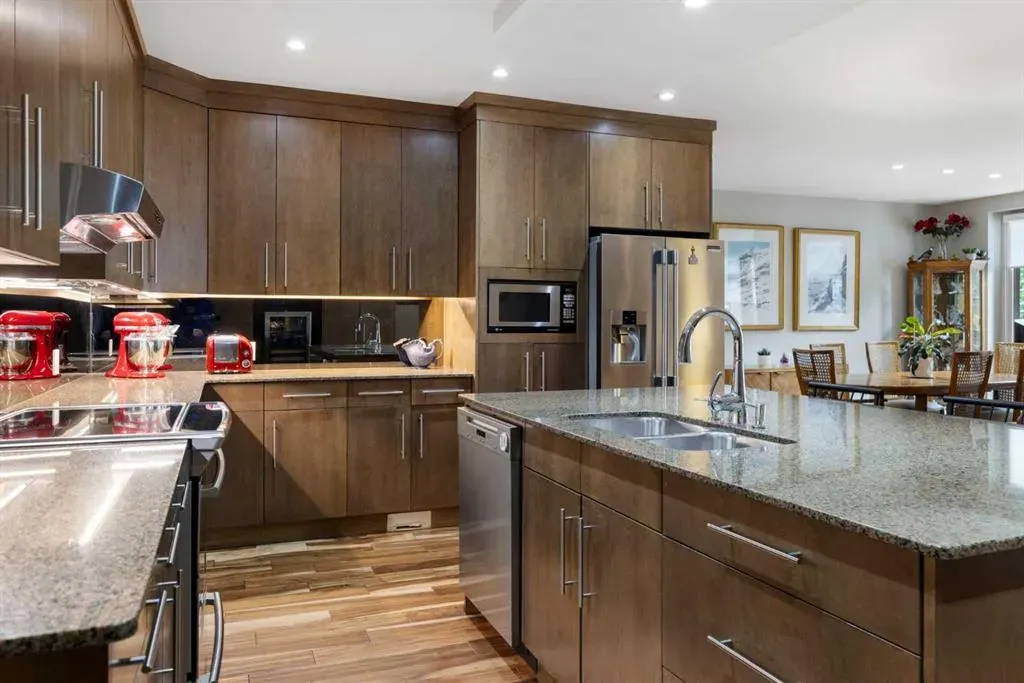 1407 Kensington Close NW, #204