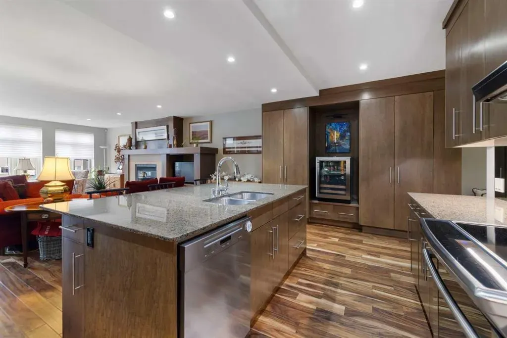 1407 Kensington Close NW, #204