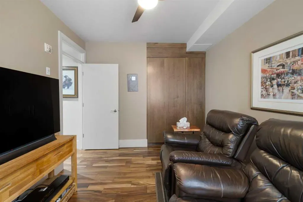 1407 Kensington Close NW, #204